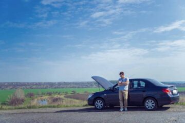 Sabah Saatlerinde Şehir İçinde Yolda Kalan Bir Araç